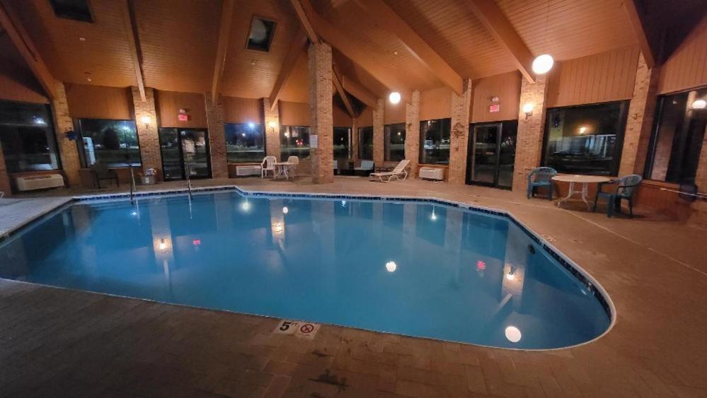 Royal Inn Suites Huntington Esterno foto