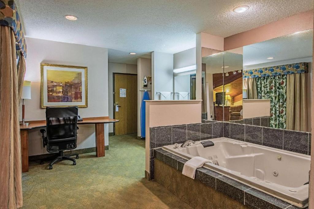 Royal Inn Suites Huntington Esterno foto