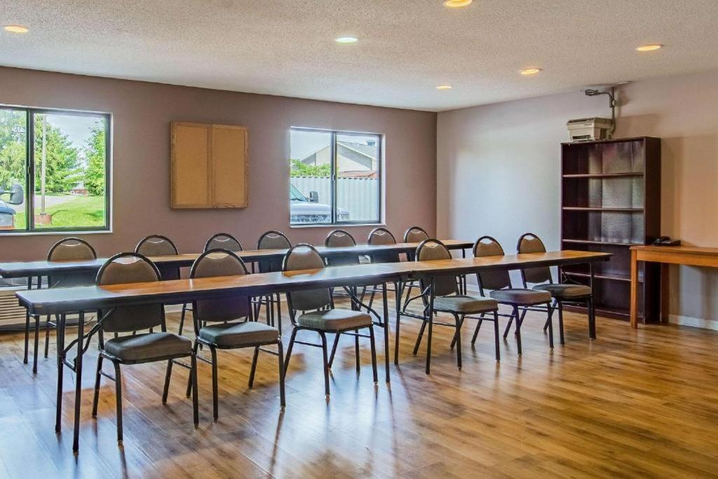Royal Inn Suites Huntington Esterno foto