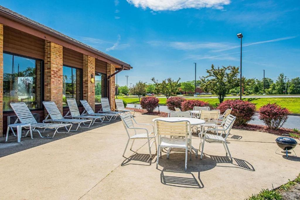 Royal Inn Suites Huntington Esterno foto
