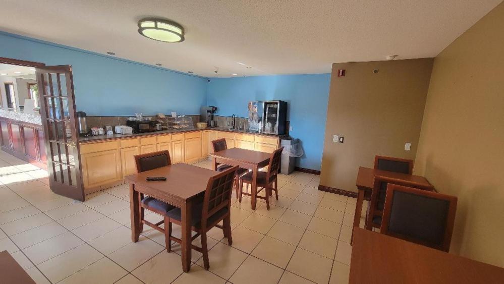Royal Inn Suites Huntington Esterno foto