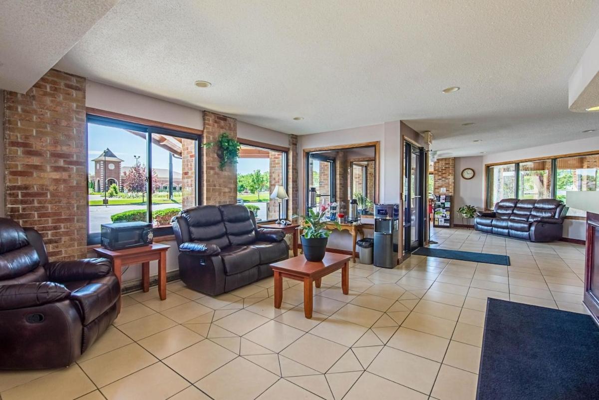 Royal Inn Suites Huntington Esterno foto