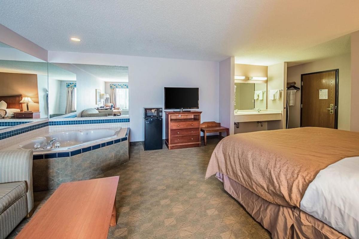Royal Inn Suites Huntington Esterno foto