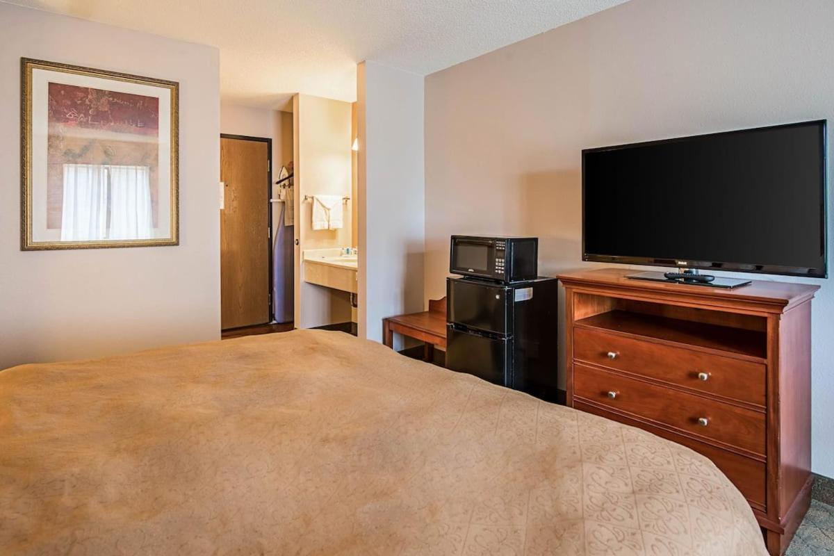 Royal Inn Suites Huntington Esterno foto